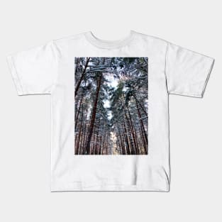 View at the Sormovsky Park in Nizhny Novgorod with pine trees and snow Kids T-Shirt